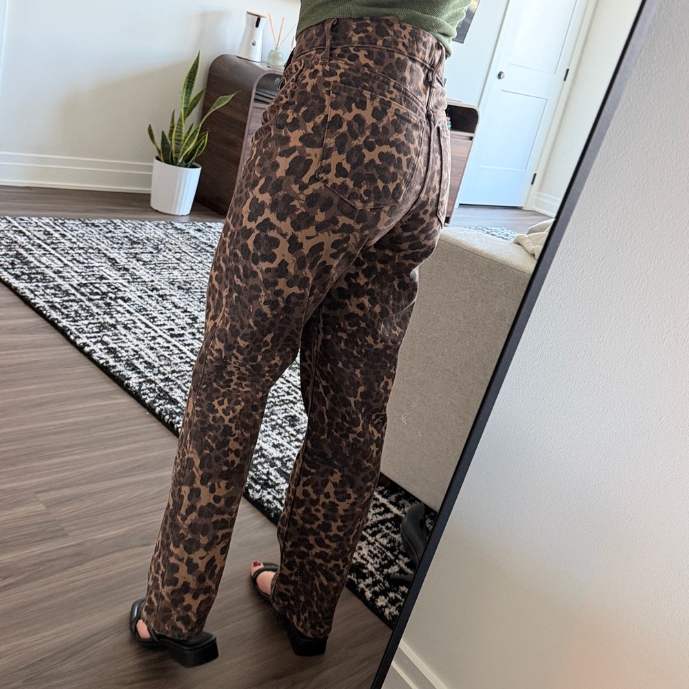 Abercrombie Curve Love The Baggy Low Rise 24 Short Leopard Print Women's Jeans